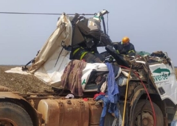 Motorista morre preso às ferragens após tombar carreta na MT-338 próximo de Tapurah