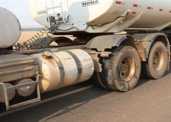 Motociclista morre após acidente com carreta e carro de passeio na MT-249