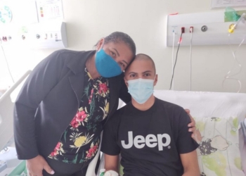 Jovem que fraturou o crânio recebe alta do HMC com saúde 100% restabelecida