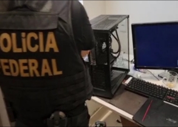 PF cumpre mandados contra grupo criminoso por fraudes no auxílio emergencial em Cuiabá
