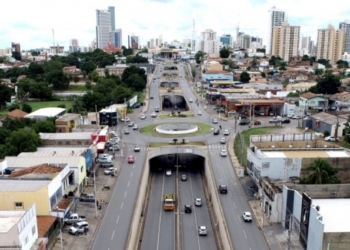 Homem é perseguido por dupla e executado a tiros em canteiro da Avenida Miguel Sutil