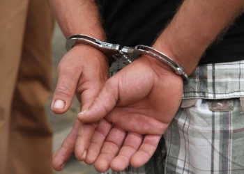 Homem que assassinou a ex-mulher com golpes de faca é condenado a 22 anos de prisão