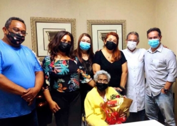 Idosa de 94 anos recebe acolhimento da equipe do Hospital Municipal São Benedito