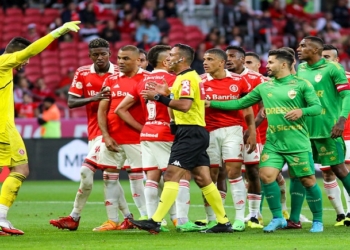 Central do Apito afirma que pênalti a favor do Cuiabá contra o Inter deveria ter sido mantido