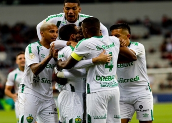 Com um a menos desde da primeira etapa Cuiabá busca empate com o Athletico-PR fora de casa
