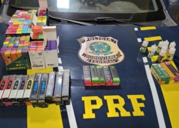 Trio é preso pela PRF por contrabandear quase 200 cigarro eletrônicos