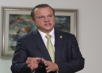 Fagundes diz que é papel dos políticos acabarem com a fila dos ossos, mas responsabiliza prefeitura