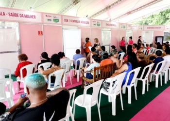 Ações na Praça Alencastro beneficiam mulheres de bairros distantes de Cuiabá e VG
