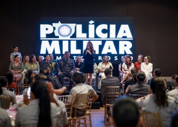 Primeira-dama destaca a coragem e garra das policiais militares durante entrega de medalhas