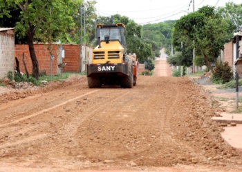 Obras de pavimentação do bairro Altos da Serra II chega ao processo de terraplanagem