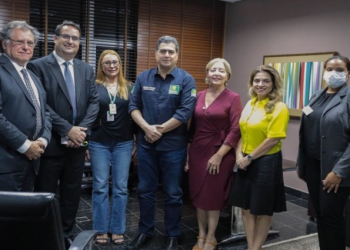Prefeito e desembargadores dialogam sobre solução de conflitos nas escolas municipais