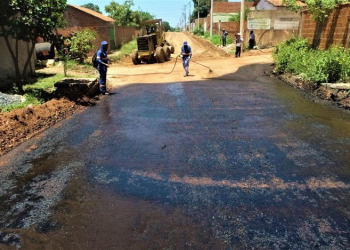Implantação da pavimentação do Bairro Altos da Serra II chega à fase de imprimação