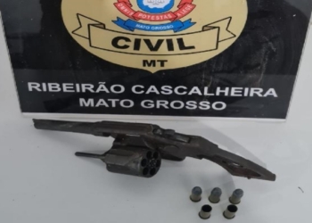 Homem é preso com revólver após dizer para cobrador “vou encher a sua cara de bala”