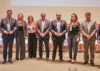 Emanuel recebe prêmio nacional por investimentos em saneamento básico na Capital