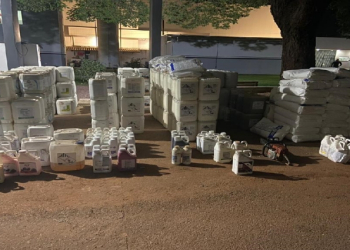 Homem é preso com mais de 500 galões de defensivos agrícolas e dezenas de pacotes fechados