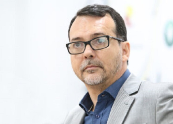 Lúdio convoca secretário de Educação pra tratar de fechamento de turmas