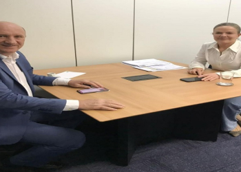 Neri se reúne com Gleisi Hoffmann e conversam sobre nome para transição de governo Lula