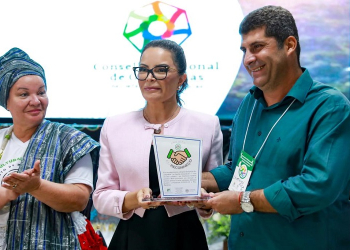 Primeira-dama de MT é homenageada no encontro das ouvidorias públicas do Brasil
