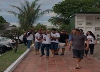 Policial dá tiros durante enterro de criminoso morto pelo Bope em confronto no RJ “veja vídeos”