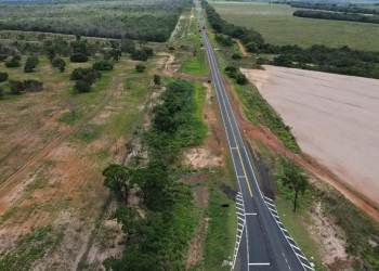 Sinfra vistoria obras de recuperação do asfalto em trecho da MT-100