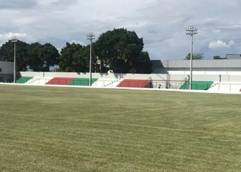 Atlético Ribeiroense vence o FSR de virada e sai na frente na semifinal do Peladão