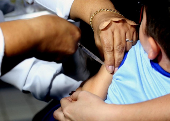Mato Grosso recebe 19.440 doses de vacina para a faixa etária de seis meses a três anos