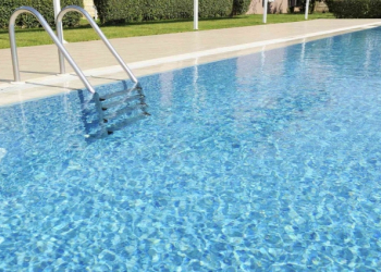 Criança de três anos morre após se afogar em piscina de clube no bairro Altos da Serra