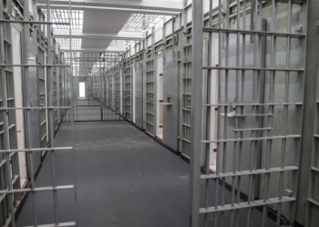 Policiais penais são indiciados por fuga de 14 presos de penitenciária em MT