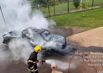 Caminhonete incendiada