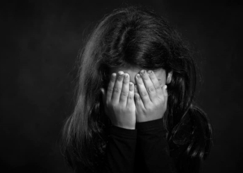 Homem de 58 anos que abusava de neta de oito anos é preso pela Polícia Civil