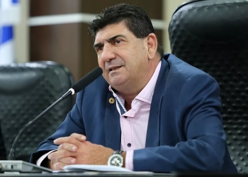 “Bezerra não morreu. Podem achar que ele morreu, mas ele continua sendo muito inteligente”, dispara Dr. João