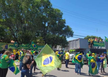 Dentista é presa após atropelar manifestantes em frente a 13ª Brigada