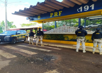 Motorista de caminhão-cegonha é preso transportando 134 KG de cocaína