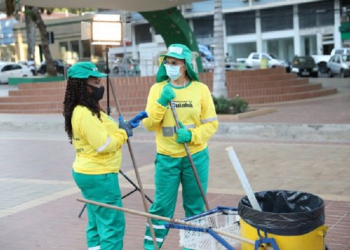 Garis em Cuiabá estão sem receber a mais de 40 dias e protestam por salários