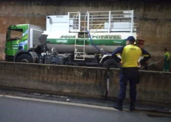 Equipe da Limpurb realiza serviços de limpeza no Complexo Walter Rabello