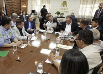 Emanuel aceita Estado tocando as obras de asfalto, mas quer ampliar número de bairros beneficiados