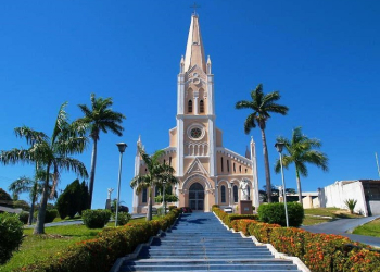 Natal Solidário do Santuário: crianças ganham presentes e famílias são atendidas com serviços e cestas básicas