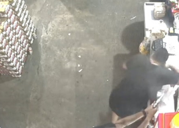 Vídeo mostra momento em que homem chega e atira no coordenador de policlínica; prefeito lamenta