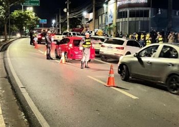 Operação Lei Seca resulta em 128 veículos fiscalizados e 52 autuações, em Cuiabá