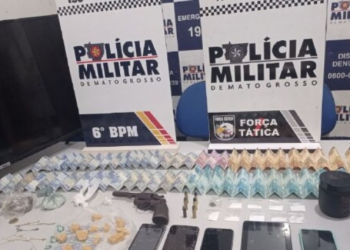 Força Tática prende mulher com revólver, cocaína e dinheiro em boca de fumo