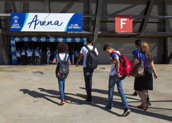 Alunos da Arena Educação produzem livro de contos como prática pedagógica