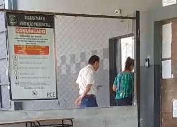 Vídeo mostra Carlos Bezerra indo visitar o filho preso na PCE