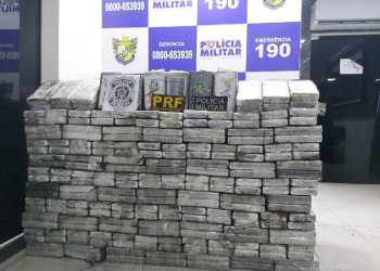 PM e PRF apreendem 550 quilos de cocaína em fundo falso de caminhão em Confresa
