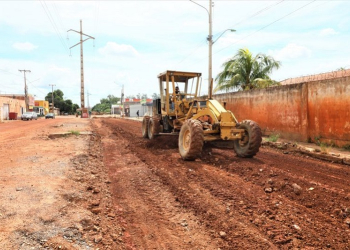 Obra de construção da rede de drenagem chega ao processo de terraplanagem