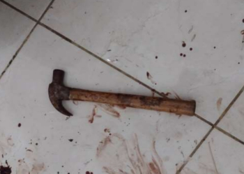 Após bebedeira, mulher tenta matar marido com marteladas na cabeça