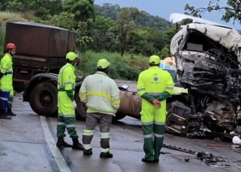 Capotamento de carreta deixa 1 morto e Serra de São Vicente parada nesta terça-feira de carnaval