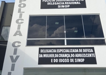 Homem agride companheira, arremessa celular contra ela e é preso em flagrante
