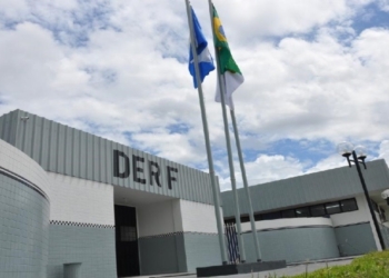 Funcionária de loja é presa por envolvimento no furto de 20 aparelhos celulares em Cuiabá