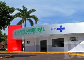 Confundido com membro do PCC, homem é alvejado e consegue fugir pela janela