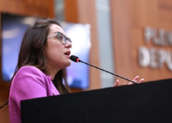 Janaína entra de licença